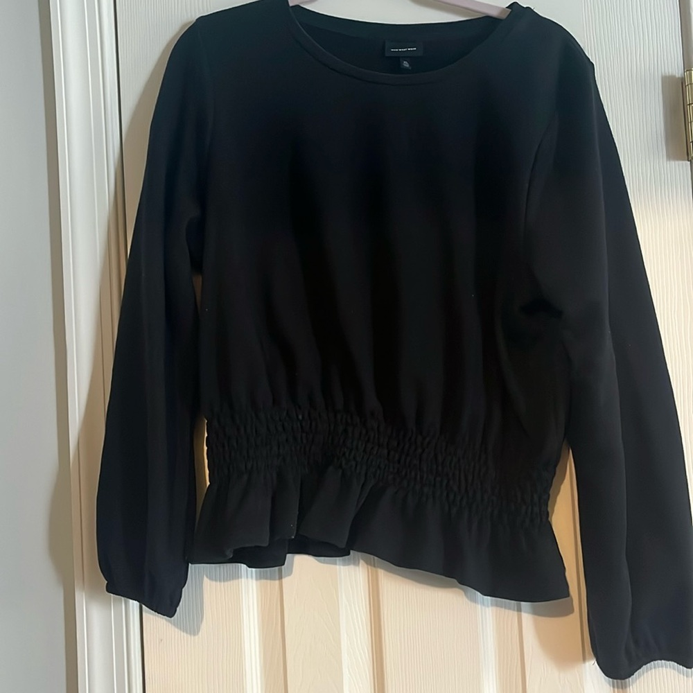 Black sweatshirt with ruffle detail